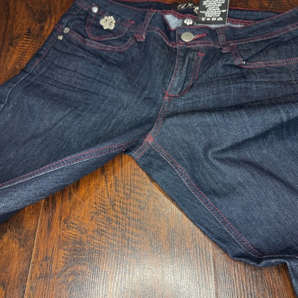 Dereon WoMen's Deep Indigo Skinny Jeans 9/10 EUC - Picture 4 of 10
